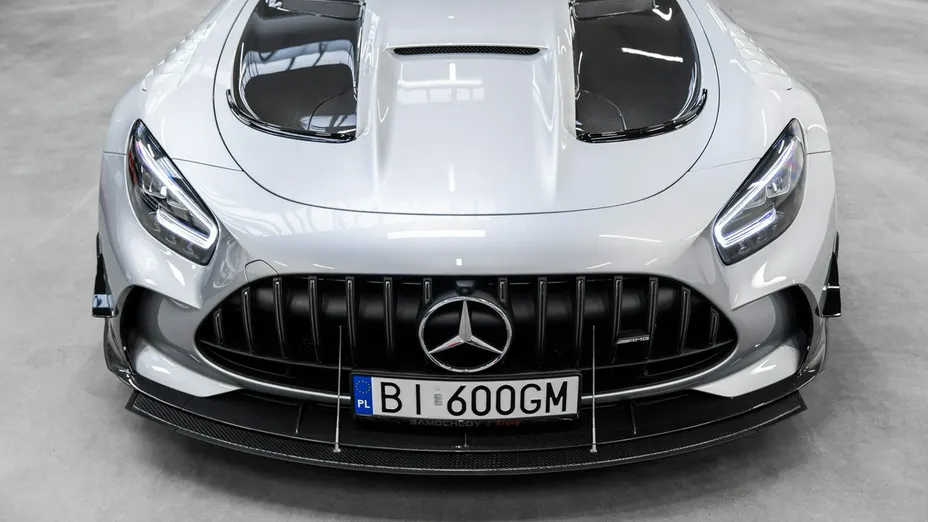 MERCEDES-BENZ AMG GT -