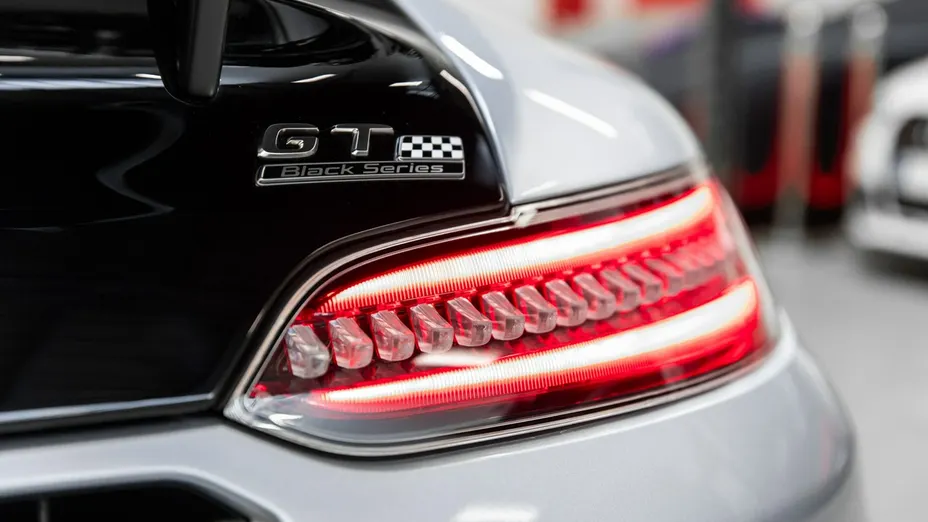 MERCEDES-BENZ AMG GT -