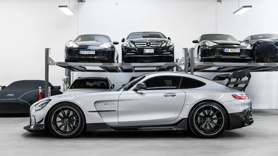 MERCEDES-BENZ AMG GT -