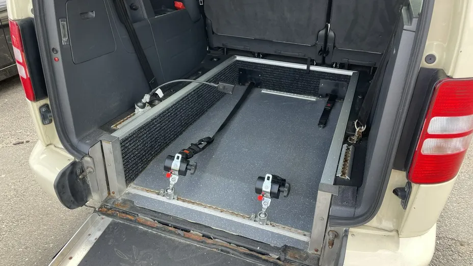 VOLKSWAGEN Caddy -