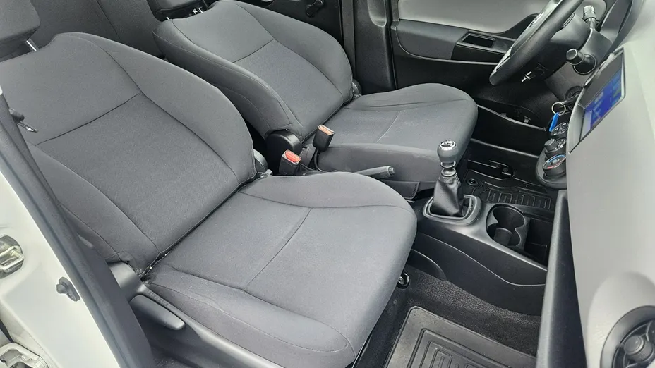 TOYOTA Yaris -