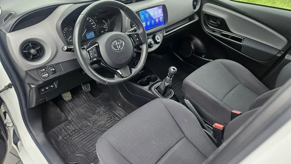 TOYOTA Yaris -