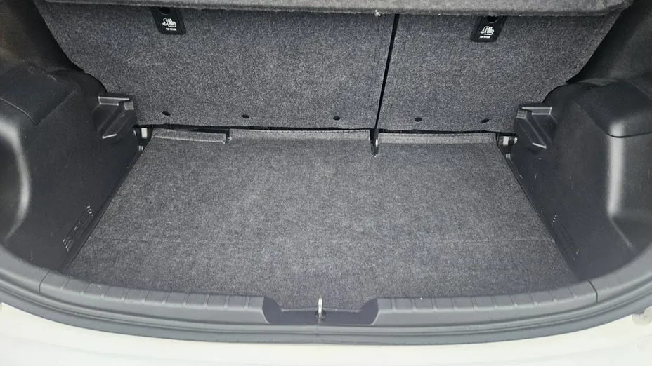 TOYOTA Yaris -
