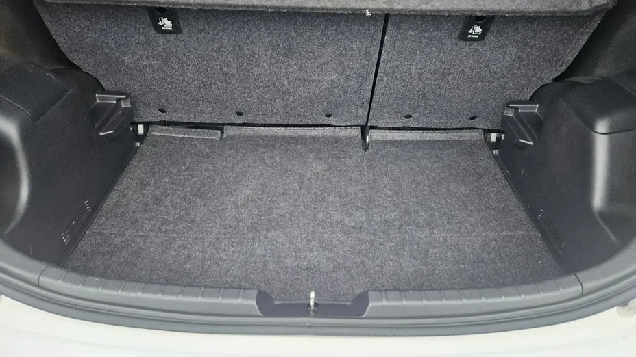 TOYOTA Yaris -