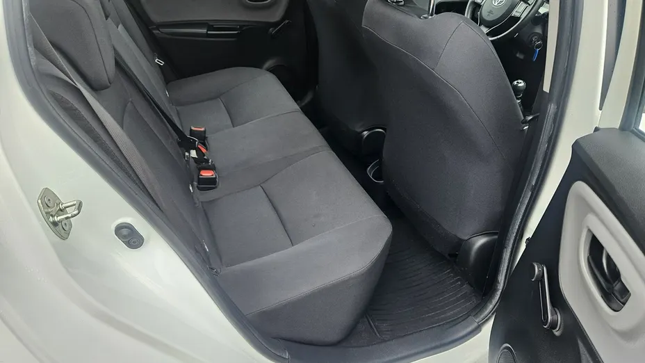 TOYOTA Yaris -