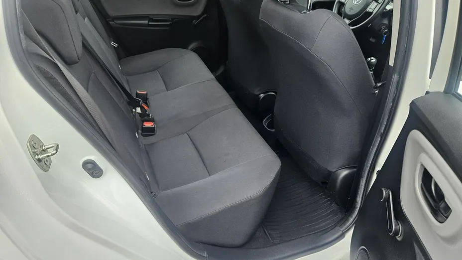 TOYOTA Yaris -