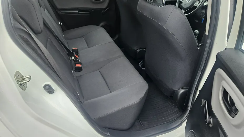 TOYOTA Yaris -