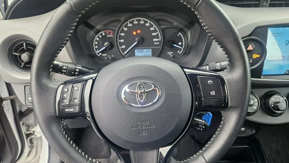 TOYOTA Yaris -