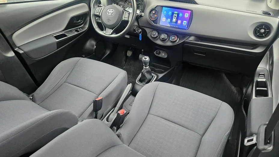 TOYOTA Yaris -