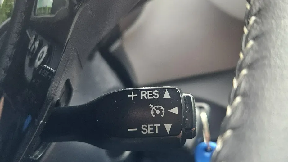 TOYOTA Yaris -