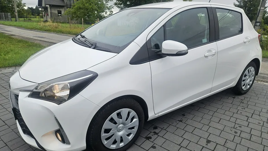 TOYOTA Yaris -