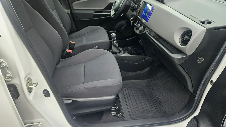 TOYOTA Yaris -