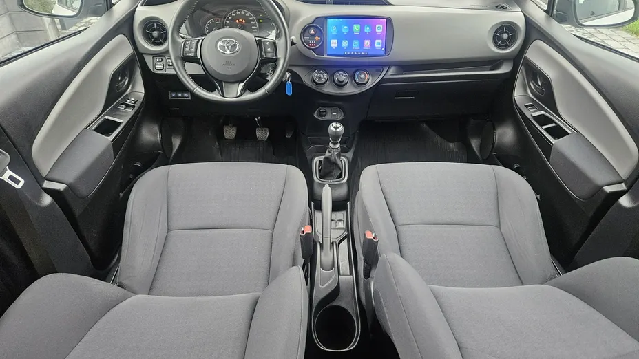 TOYOTA Yaris -