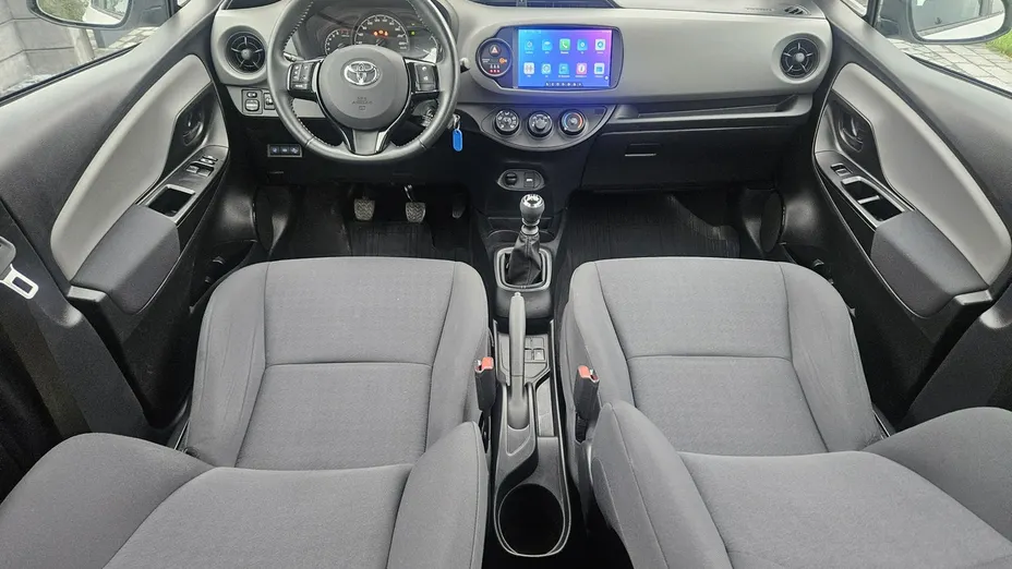 TOYOTA Yaris -