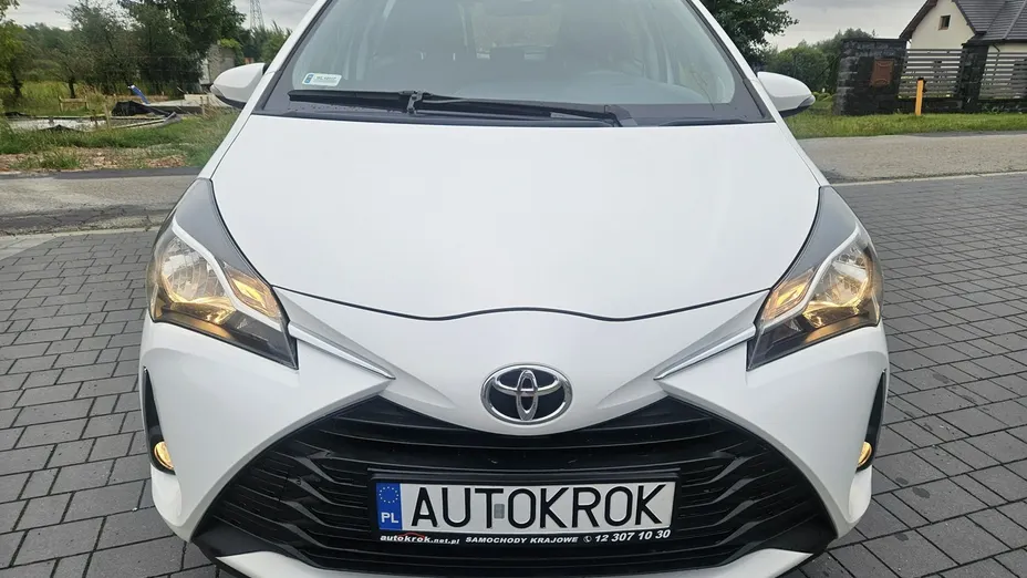 TOYOTA Yaris -