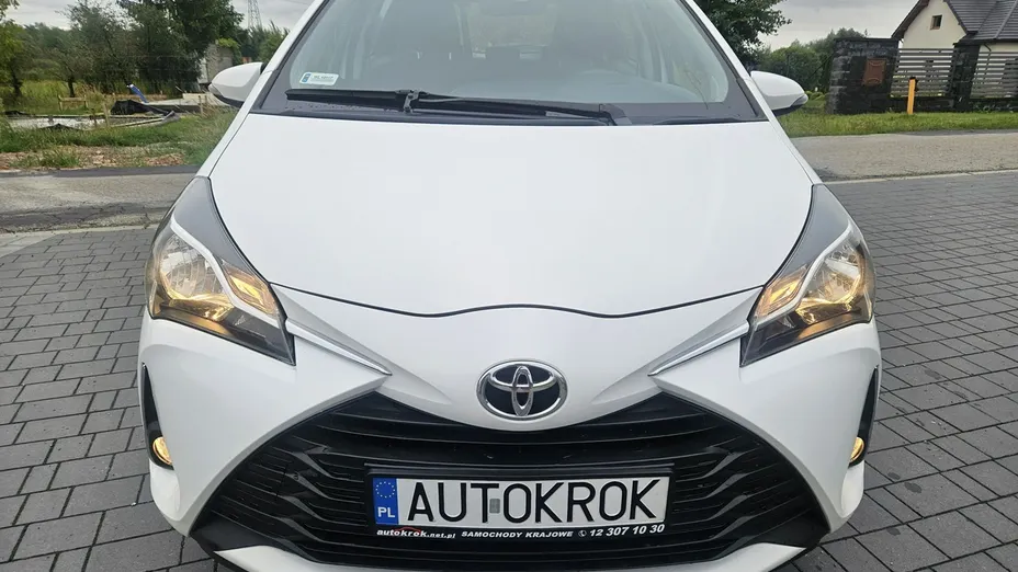 TOYOTA Yaris -