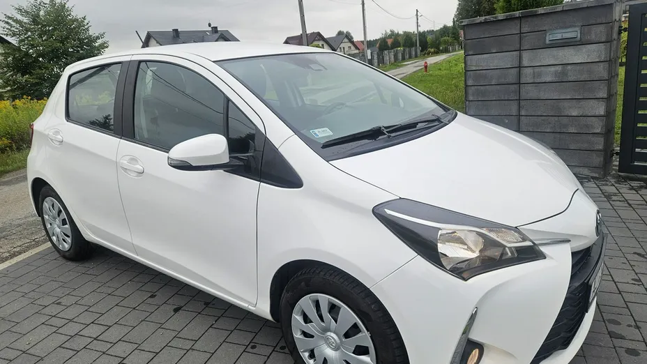 TOYOTA Yaris -