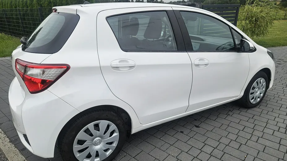 TOYOTA Yaris -