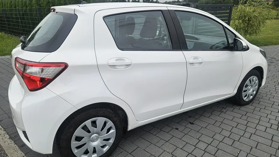 TOYOTA Yaris -