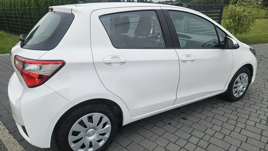 TOYOTA Yaris -