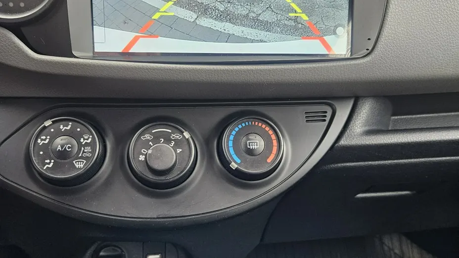 TOYOTA Yaris -