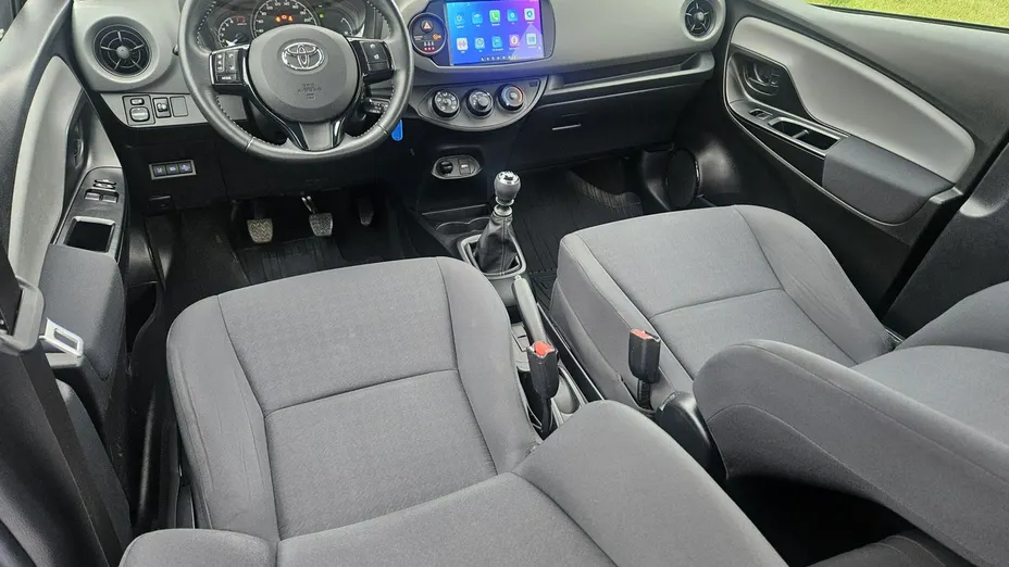 TOYOTA Yaris -