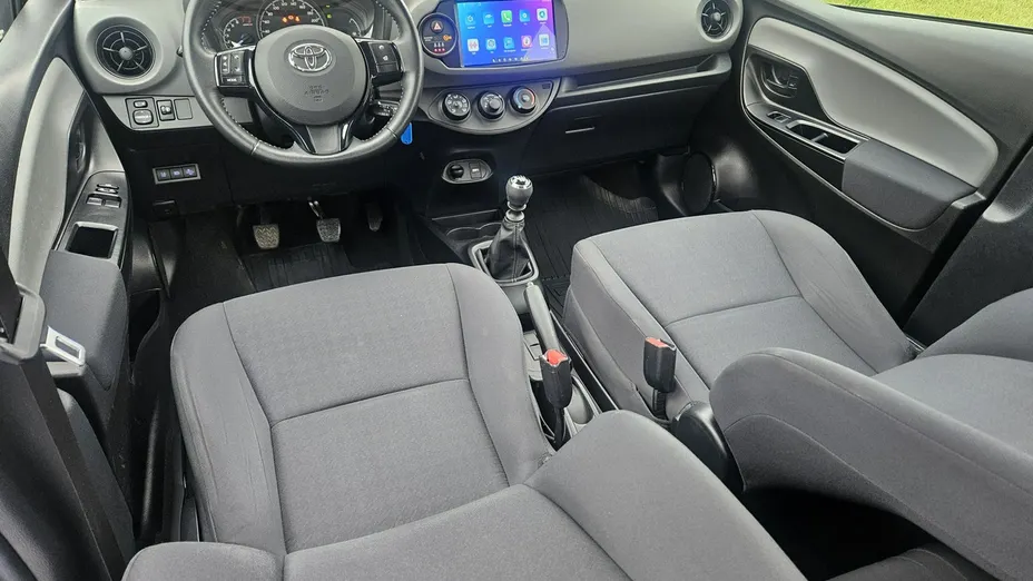 TOYOTA Yaris -
