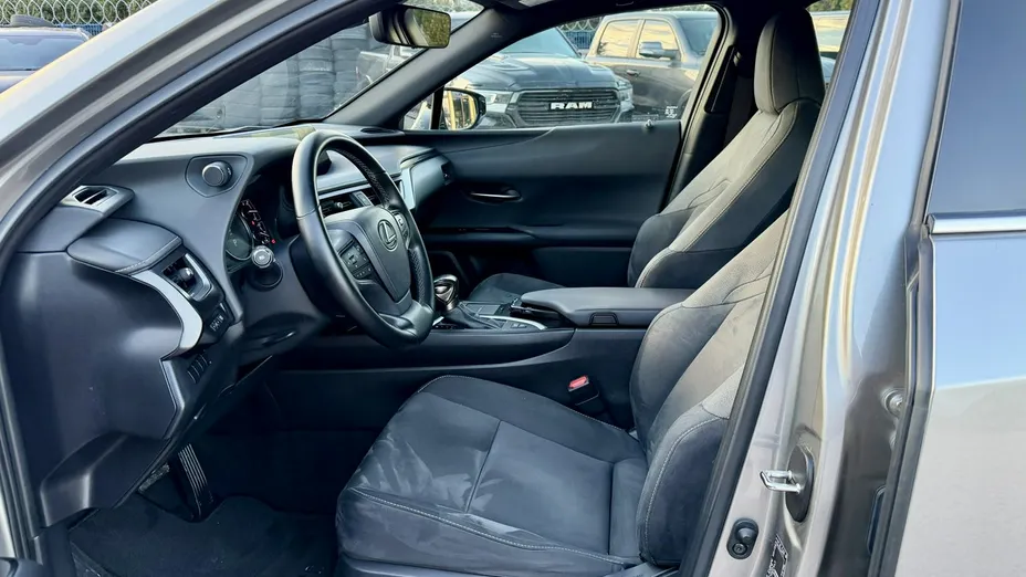 LEXUS UX -