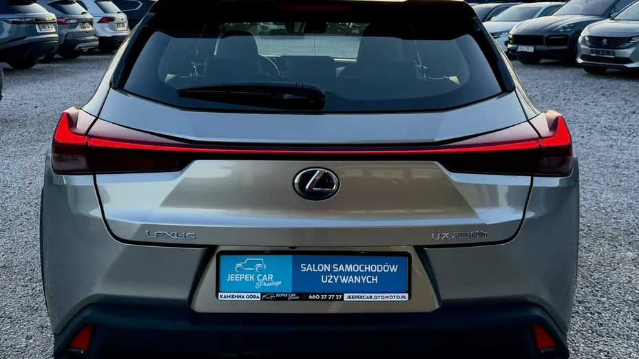 LEXUS UX -