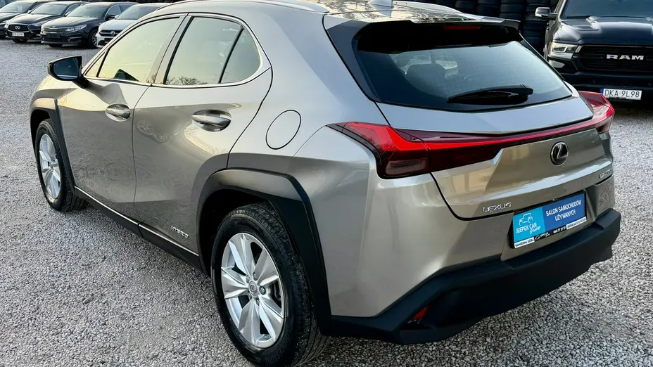 LEXUS UX -
