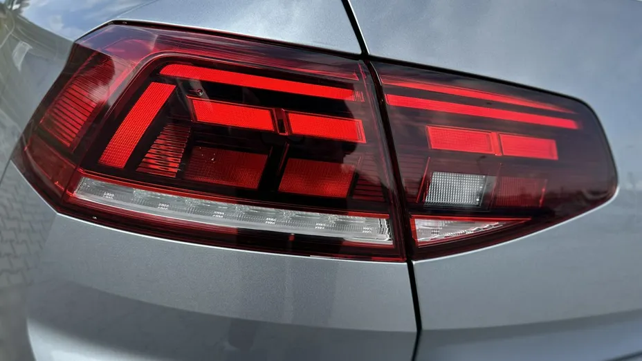 VOLKSWAGEN Passat -