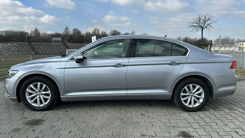 VOLKSWAGEN Passat -