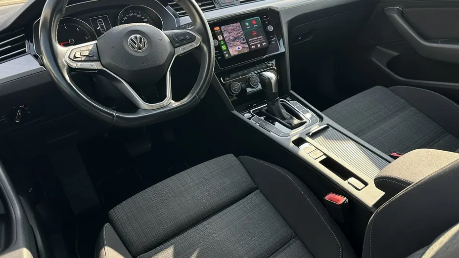 VOLKSWAGEN Passat -