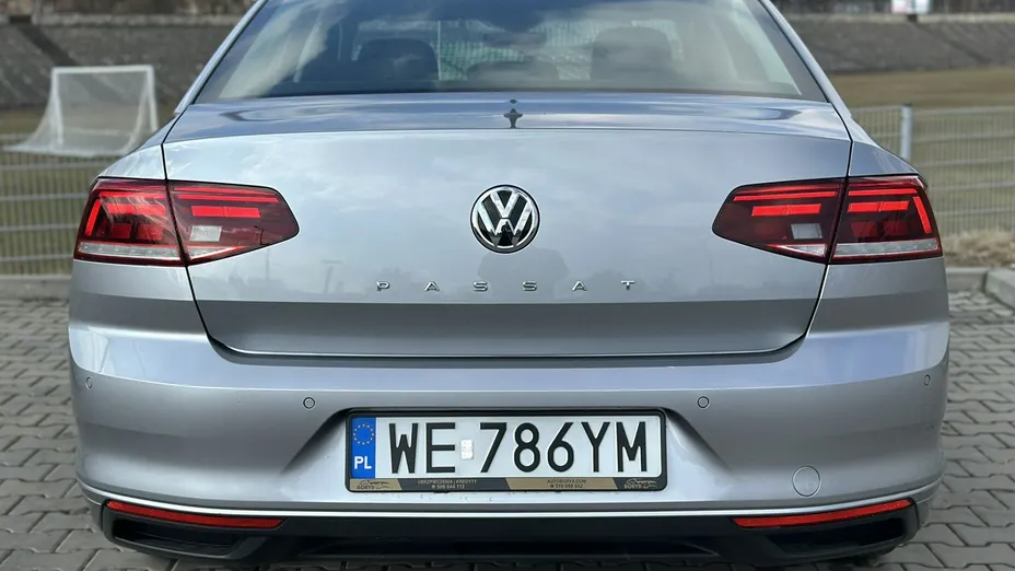 VOLKSWAGEN Passat -