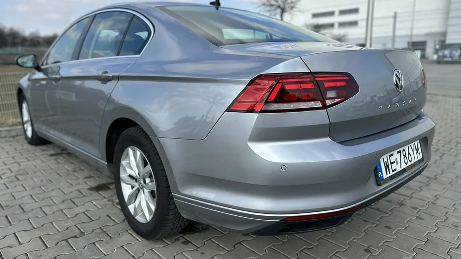 VOLKSWAGEN Passat -