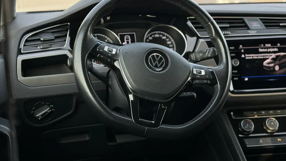 VOLKSWAGEN Touran -