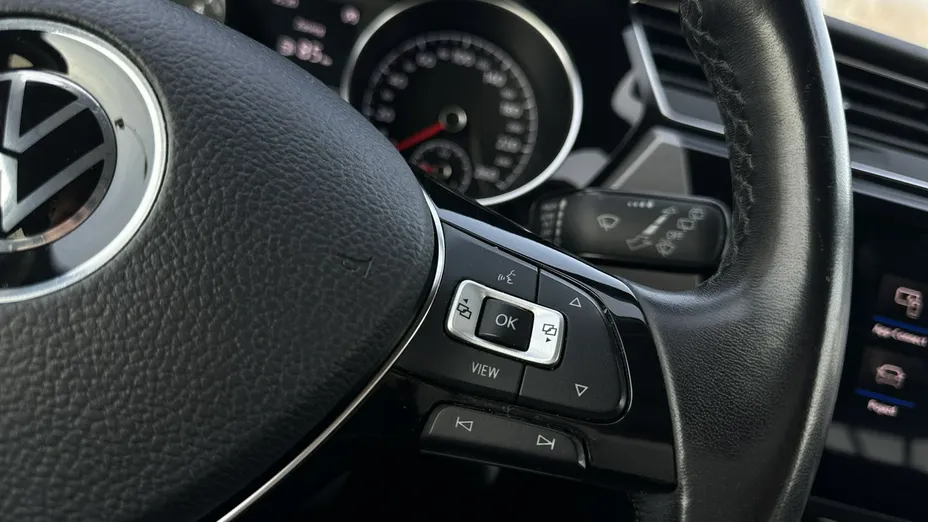 VOLKSWAGEN Touran -