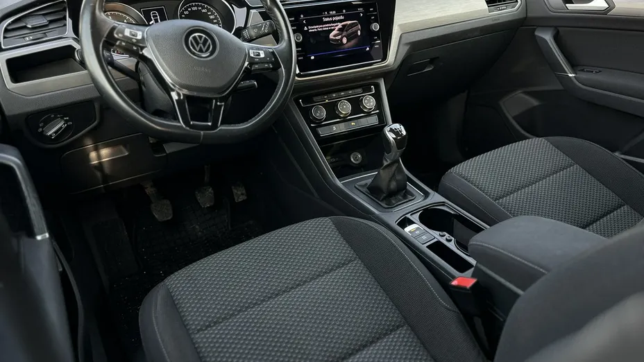 VOLKSWAGEN Touran -