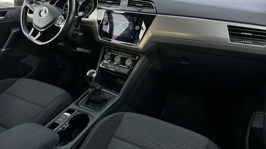 VOLKSWAGEN Touran -