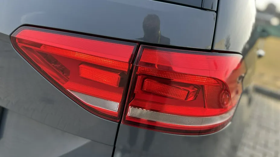 VOLKSWAGEN Touran -