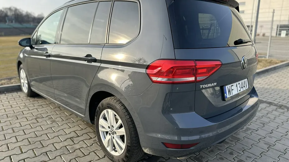 VOLKSWAGEN Touran -