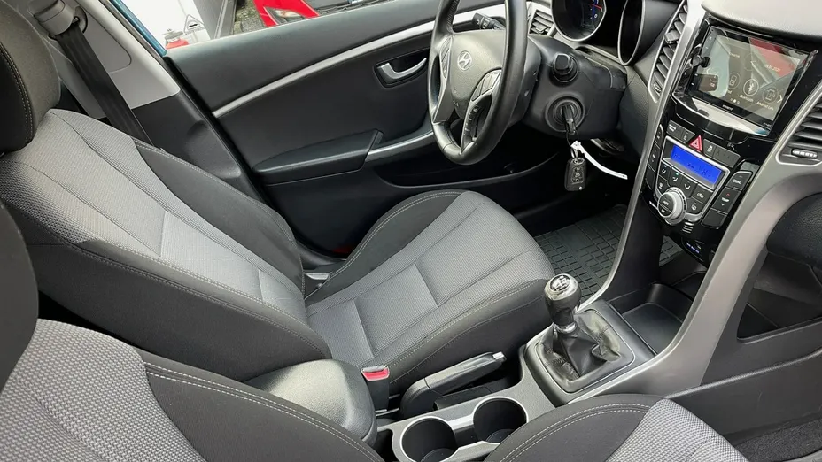 HYUNDAI i30 -
