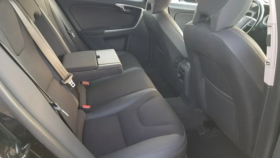 VOLVO V60 -