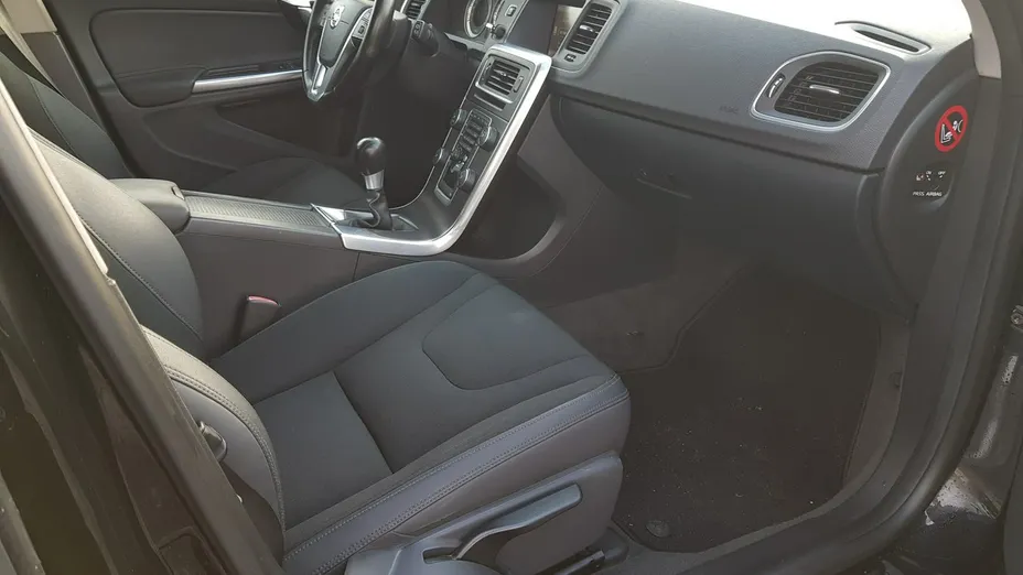 VOLVO V60 -