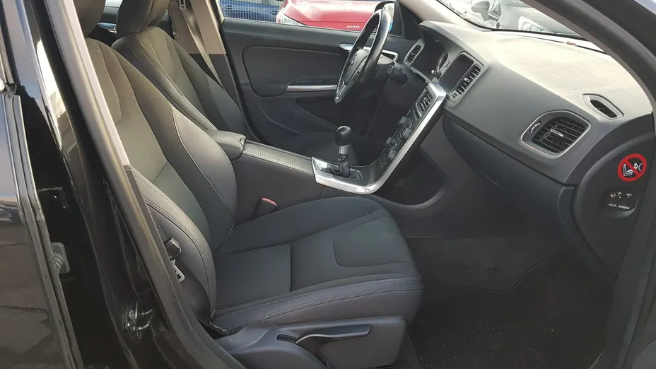 VOLVO V60 -