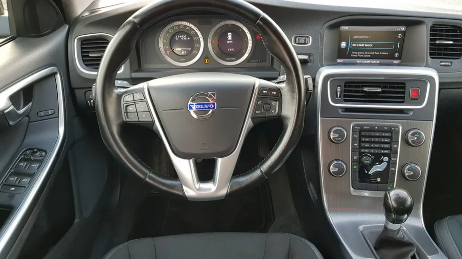 VOLVO V60 -