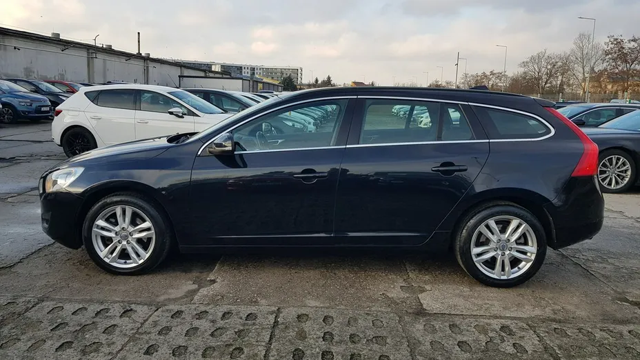 VOLVO V60 -