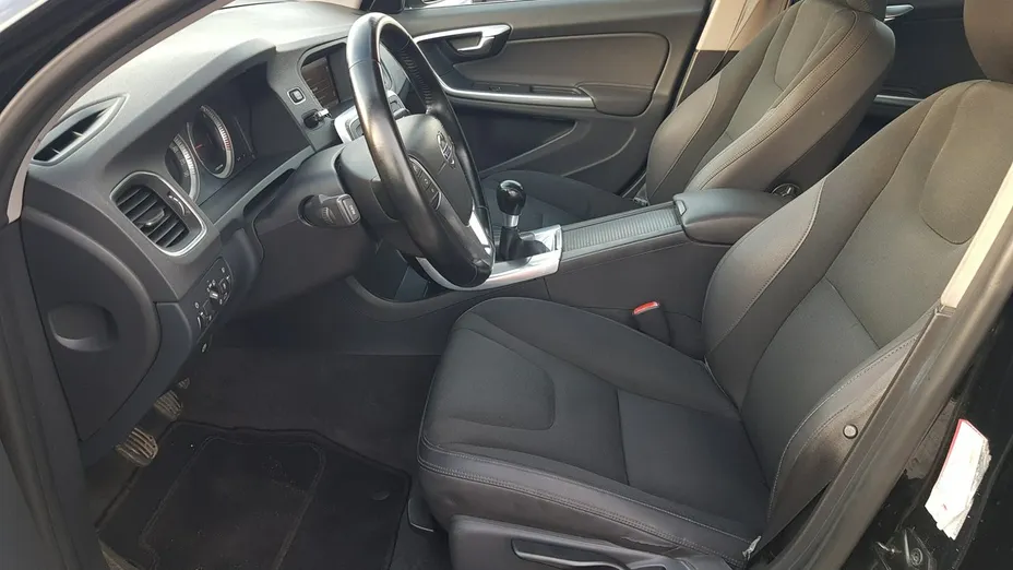 VOLVO V60 -