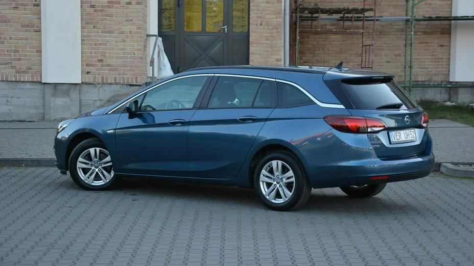OPEL Astra -