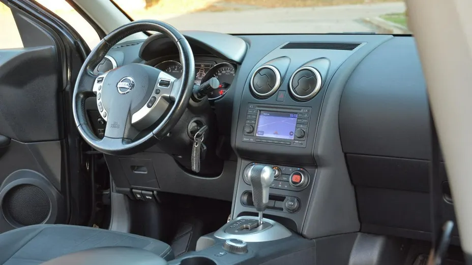 NISSAN Qashqai -